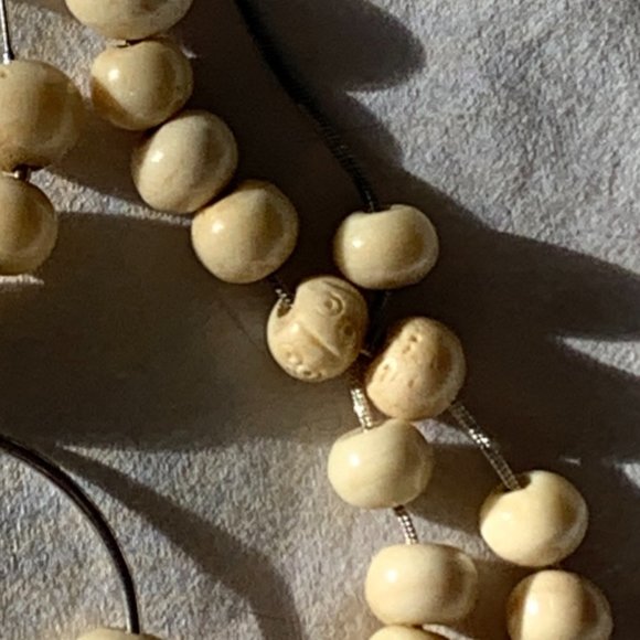 Necklace and Round Earrings, with carved bone beads, 16", 925 silver chain - Picture 4 of 6